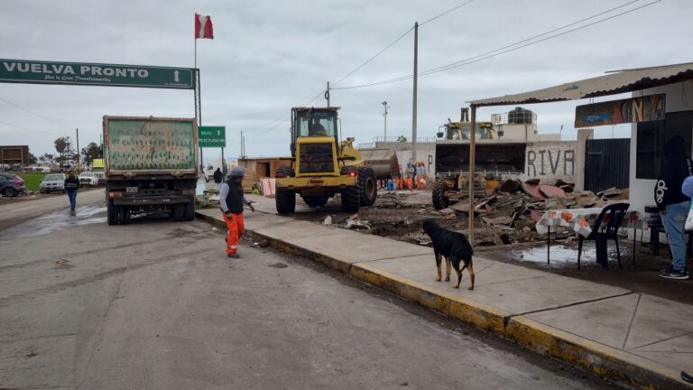 Mollendo: municipalidad ejecutó desalojo de quioscos de comidas en “El Tambeñito”