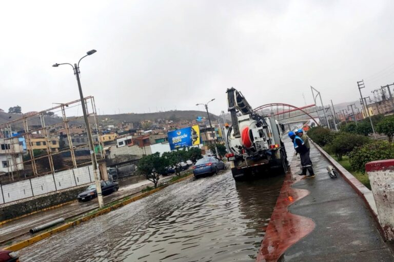 EPS Ilo despliega hidrojets del OTASS para absorber aguas empozadas tras lluvias