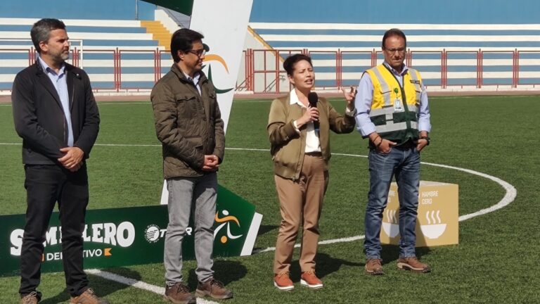 Embajadora de EEUU se reunió con niños deportistas del “Semillero Tisur” en Mollendo