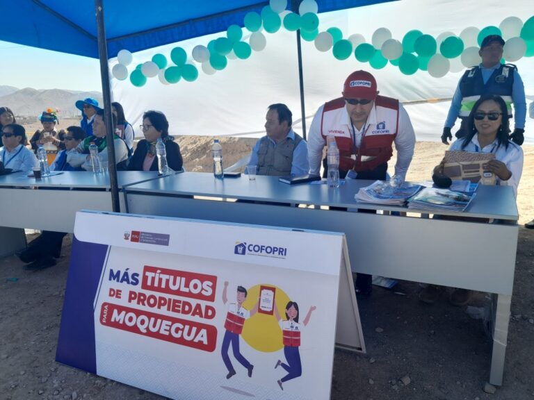 Entregan títulos de propiedad a asociaciones de San Antonio