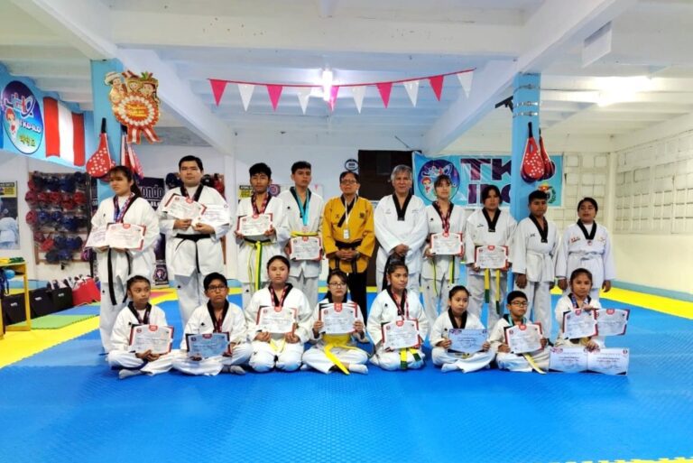 Inauguración de Tatami Octogonal y ascenso de grado kup y danes de taekwondo