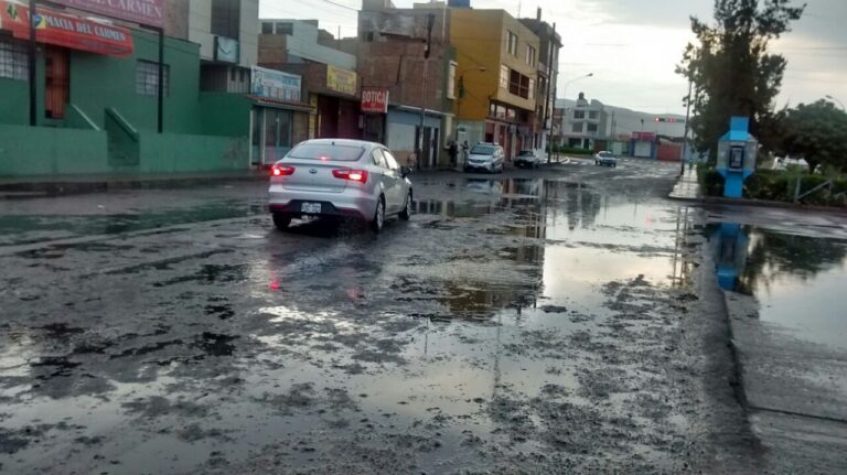 Persistente llovizna sorprendió a mollendinos