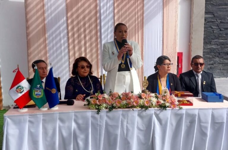 Olenka Lazarte asume presidencia del Rotary Club Mollendo para el 2024-2025