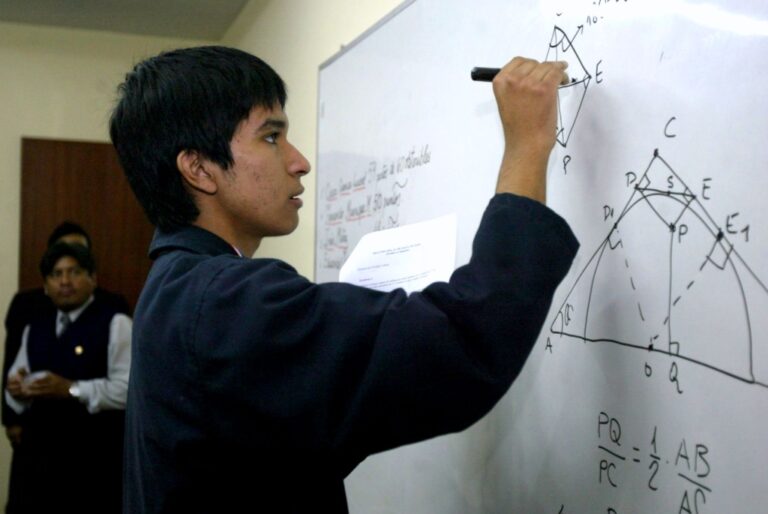 Olimpiada nacional de matemática en Mollendo