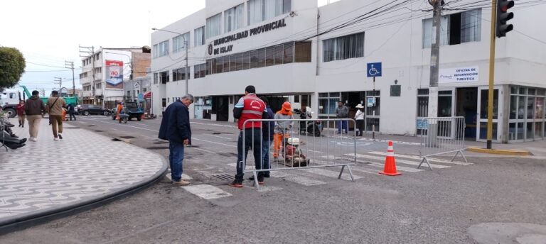 Se inician trabajos de parchado de calles en Mollendo