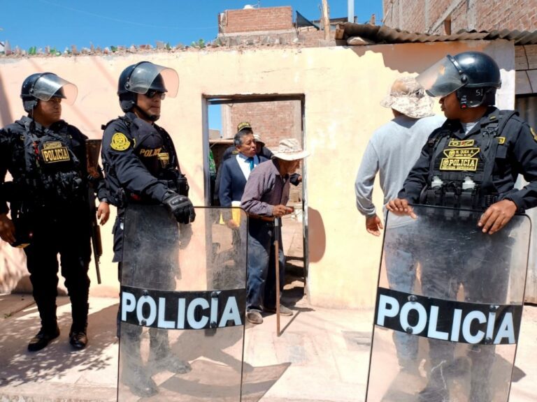 Por quinta vez intentan desalojar a anciano de 95 años; presión vecinal frena el desalojo