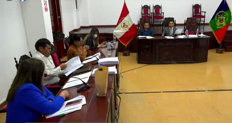 Cuestionan a regidora Rosmery Villegas por presunto estado de ebriedad en sesión de concejo 