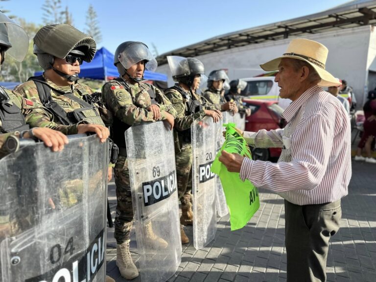 Fuerzas del orden reprimen a pobladores del valle de Tambo en corso de Arequipa