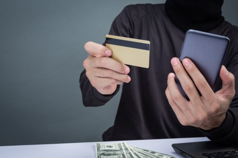 Denuncian robo de fondos de cuenta mediante fraude 