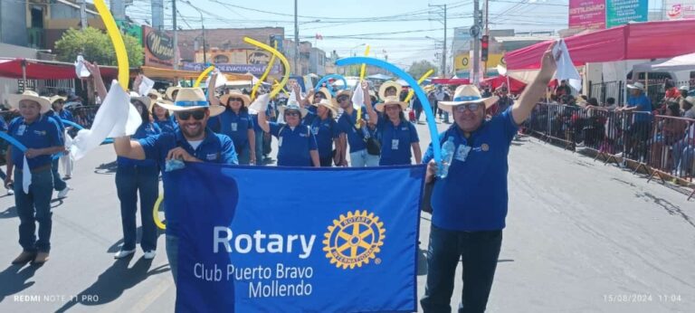 Rotary Club “Puerto Bravo” Mollendo participó en el corso por aniversario de Arequipa