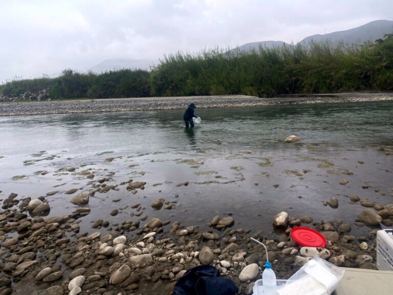 Se realizó muestreo participativo en respuesta a la contaminación del río Tambo