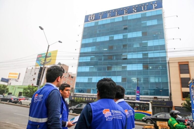 Las universidades con licencia permanente y a distancia