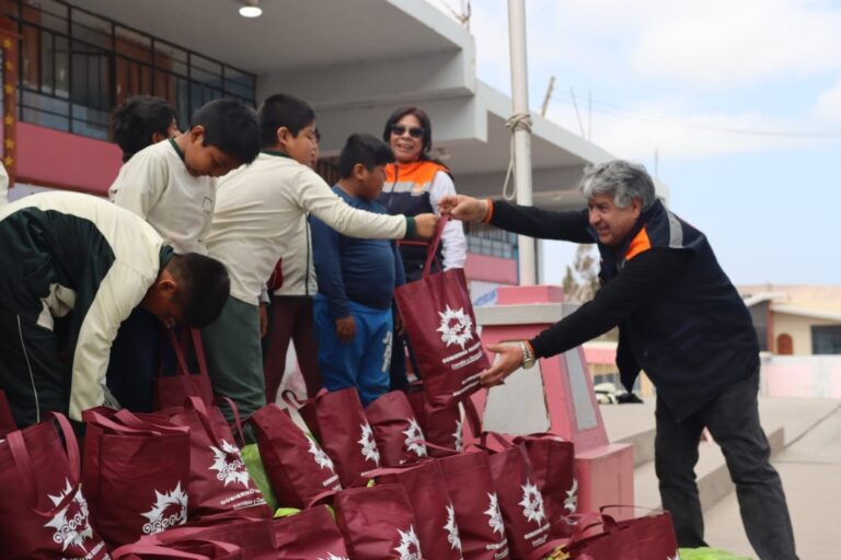 Continúa entrega de kits de alimentos en la provincia de Islay