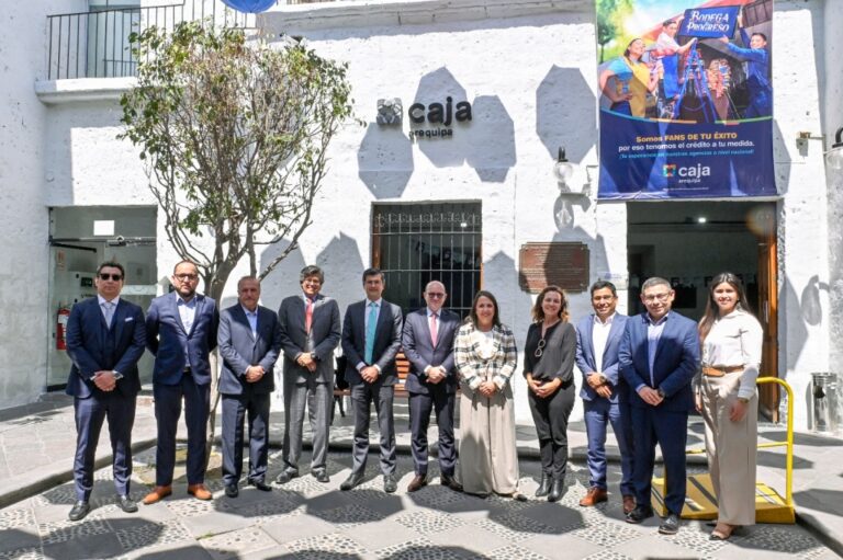 Caja Arequipa recibió a delegación del Banco Mundial para impulsar la inclusión financiera