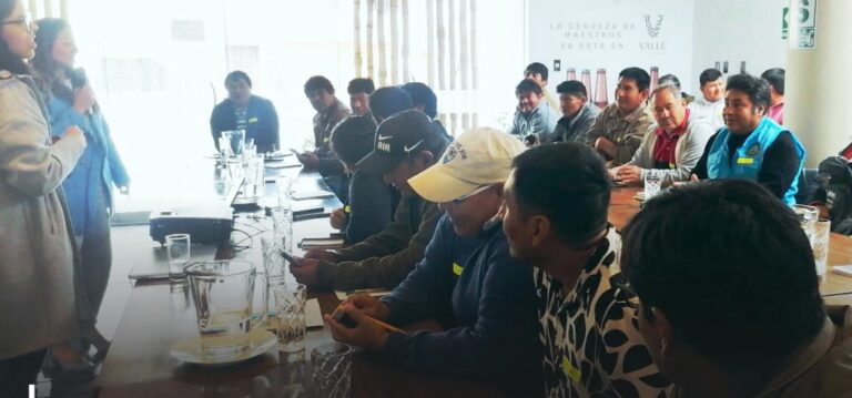 Capacitan a pescadores artesanales en pesca sostenible y conservación marina