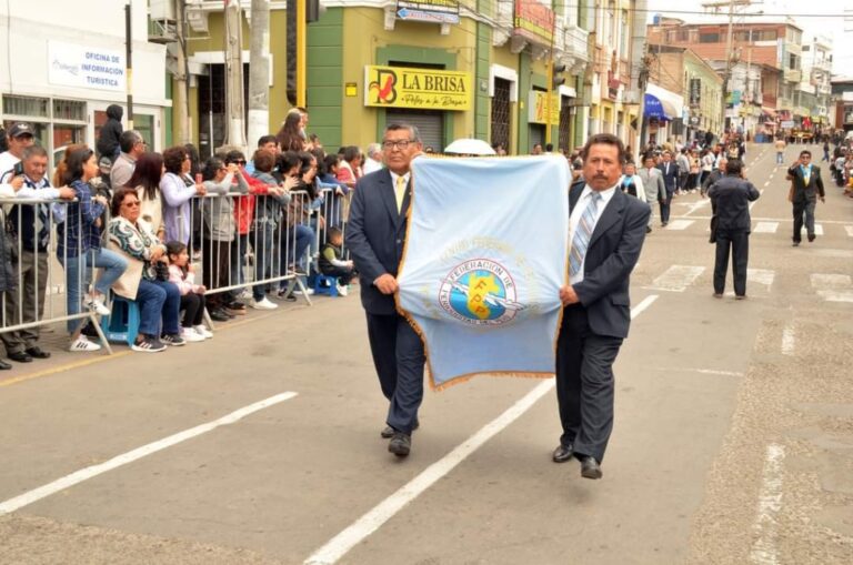 Centro Federado de Periodistas de la provincia de Islay participó de izamiento en su aniversario