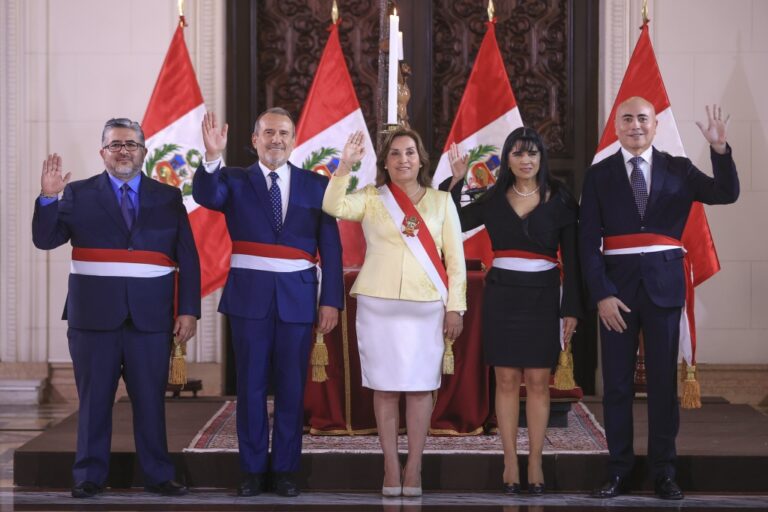 Presidenta Boluarte tomó juramento a cuatro nuevos ministros