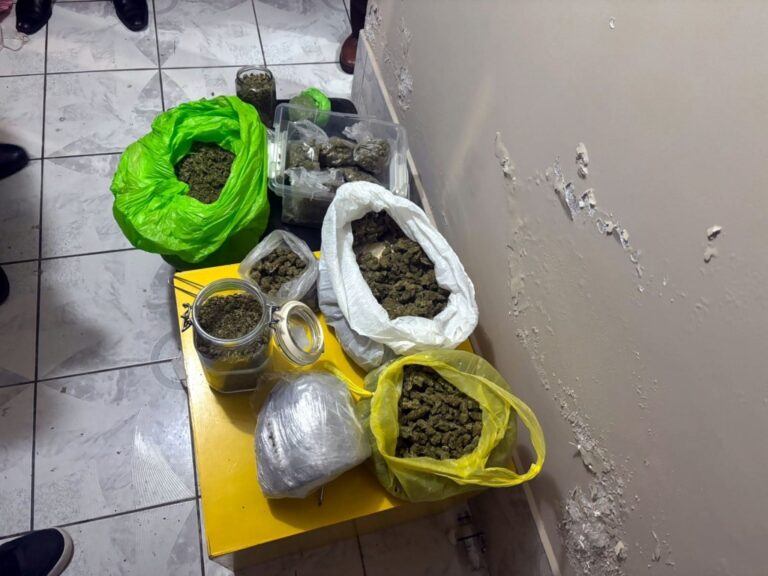 Intervienen vivienda en Urb. Villa del Mar y encuentran cinco bolsas con marihuana