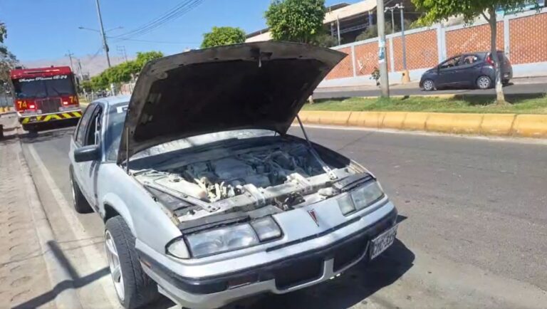 Se registró un amago de incendio en el motor de un vehículo