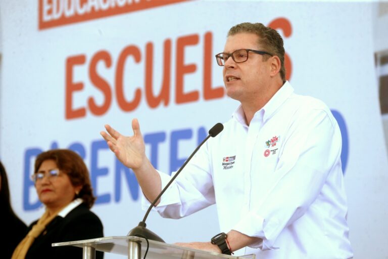 Ministro de Educación asegura que los maestros peruanos son los mejores pagados en América Latina 