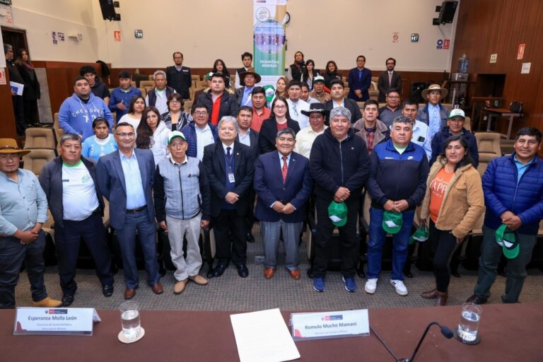Pobladores de Islay culminan pasantía minera