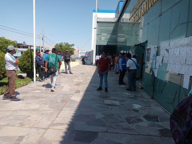 Vecinos de San Antonio solicitan puestos de trabajo al alcalde Santos Villegas