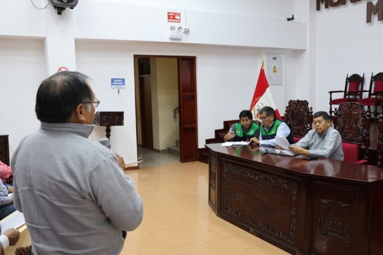 Alcalde de Mariscal Nieto anuncia mejoras en seguridad y transporte tras reunión con taxistas