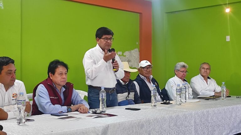 Rohel Sánchez se comprometió a atender demandas de camaroneros del río Tambo