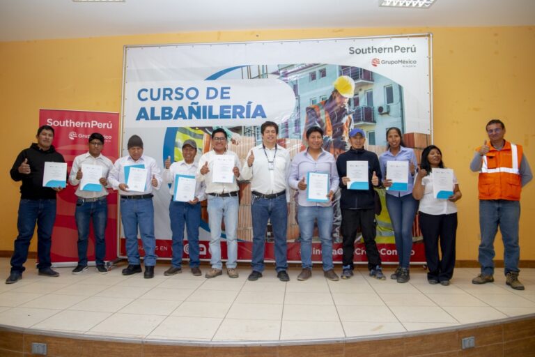 Torateños se certifican en albañilería básica con taller ofrecido por Southern Perú