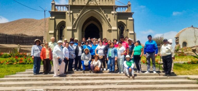 Adultos mayores de EsSalud Mollendo disfrutan de viaje cultural en Cocachacra