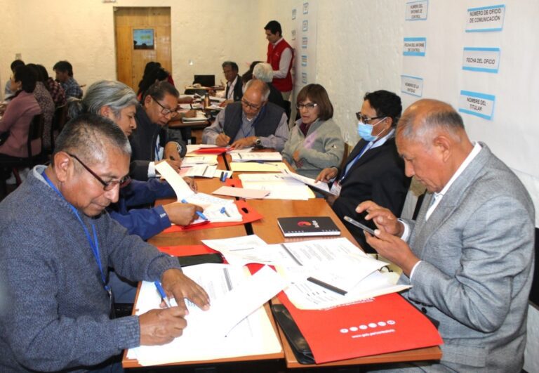 Contraloría incorpora a 35 adultos mayores en control social en Arequipa