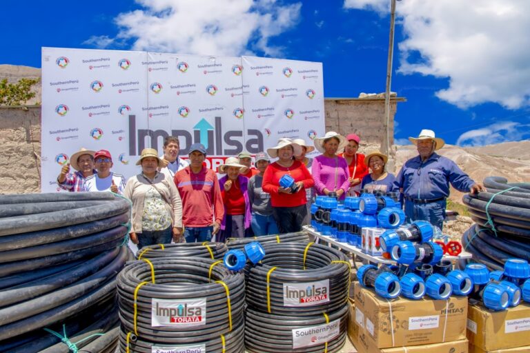 Agricultores optimizan el uso de agua con nuevo sistema de riego gracias a Impulsa Torata de Southern Perú