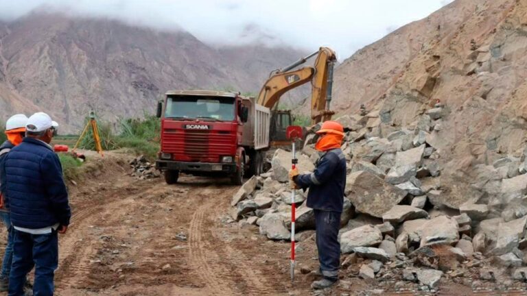 Alcalde de Cocachacra gestiona asfalto para la margen derecha de Valle Arriba