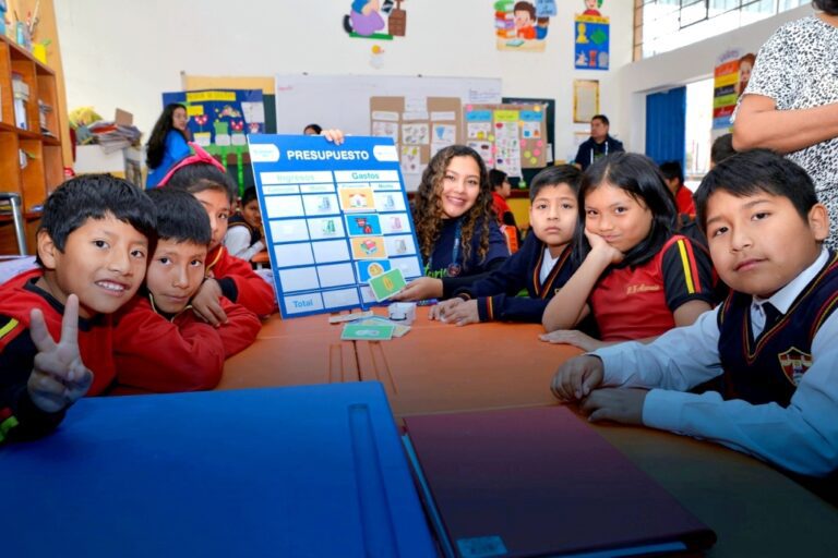 Caja Arequipa recibe premio de Perú Sostenible por su programa “Finanzas para Todos”