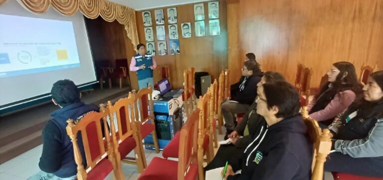 Capacitan sobre prevención y reducción de riesgos de desastres en Deán Valdivia
