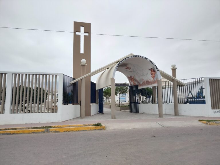 Habilitan 75 puestos para comerciantes en el exterior del cementerio de Mollendo