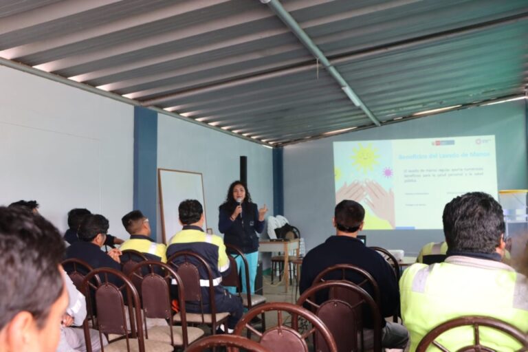 Red de Salud Islay capacita a trabajadores pesqueros