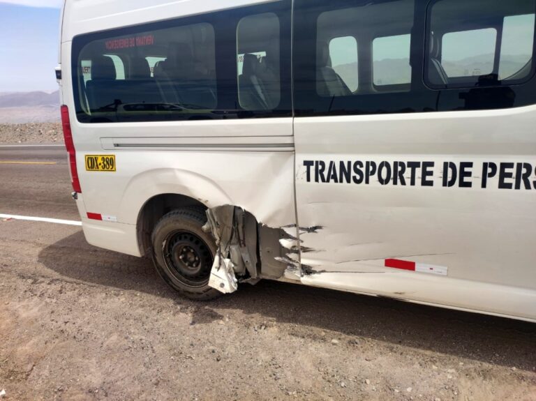 Camión encapsulado de Anglo American protagonizó accidente al chocar contra una miniván