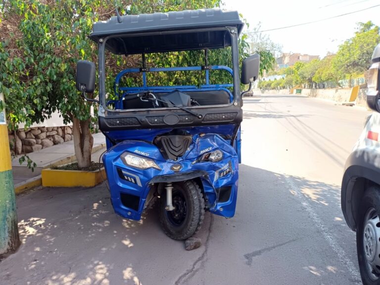 Conductor de motocar resulta herido tras choque con una camioneta en Samegua