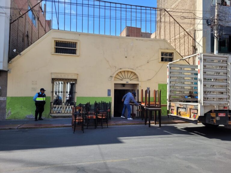 Ilo: Clausuran e incautan bienes de un bar que operaba de manera informal