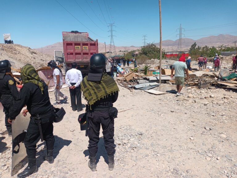Familias que ocuparon ilegalmente terreno en San Antonio fueron desalojadas