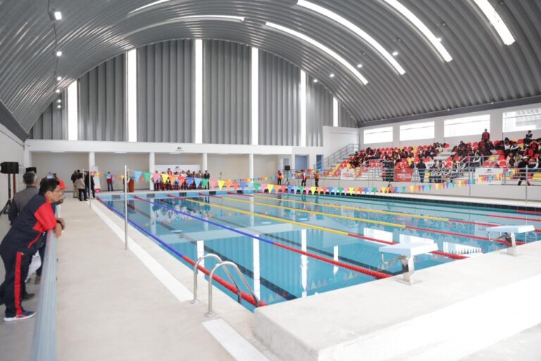 Entregan piscina semiolímpica a la I.E. Miguel Grau Seminario de Ilo 