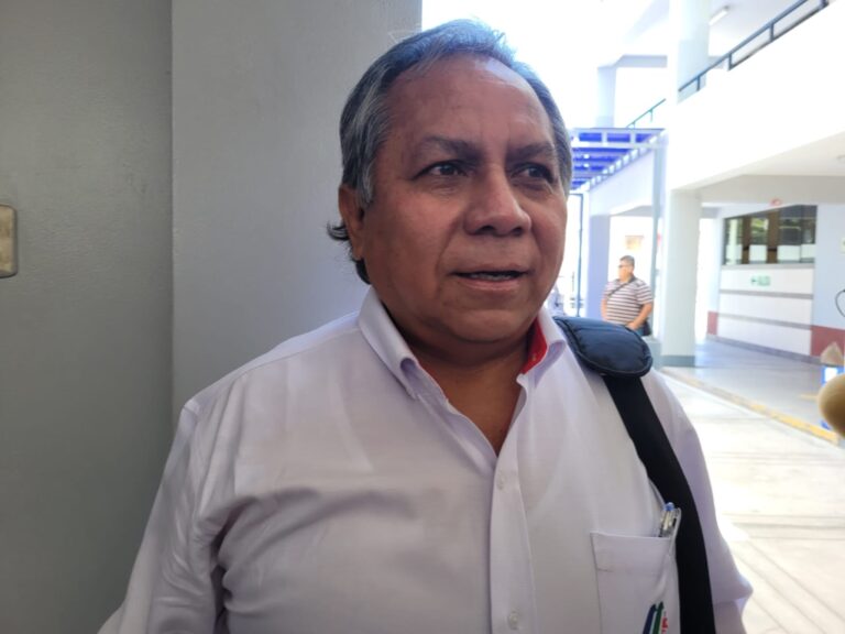 Director de la DREMO afirma que no pueden destituir a la directora del colegio Daniel Becerra