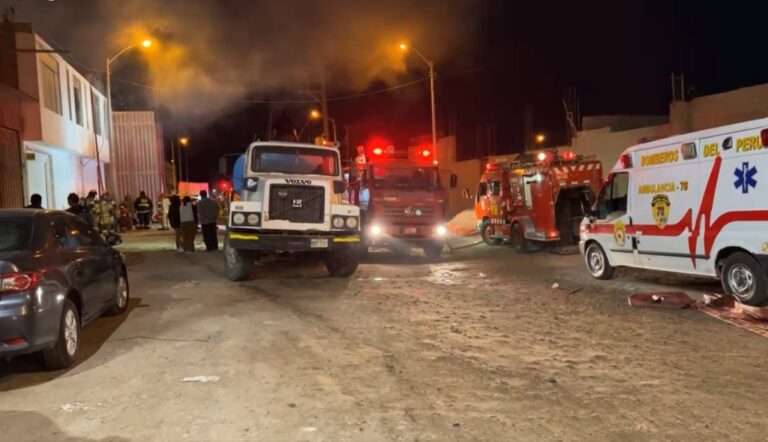Incendio consume almacén de abarrotes en el Parque Industrial de Ilo