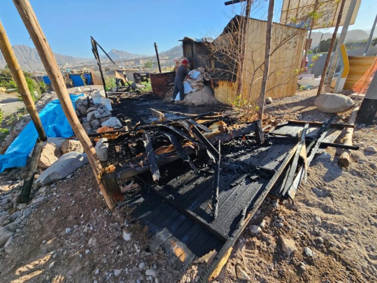 Incendio arrasa con humilde vivienda en San Antonio