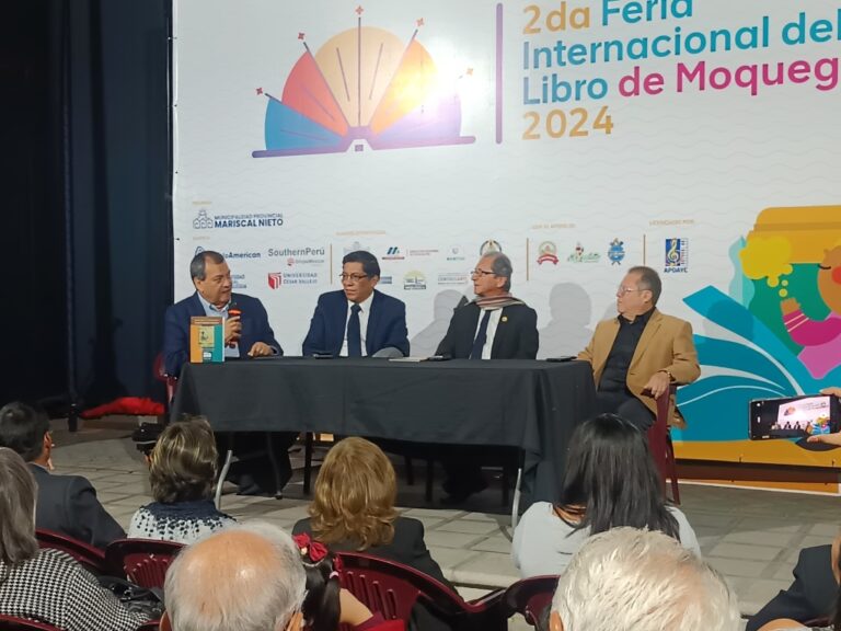 Presentan el libro “Economía e Historia de Moquegua” en la FILMOQ 2024