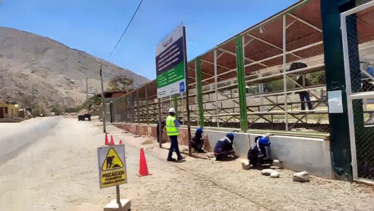 Municipalidad de Mariscal Nieto ejecuta mantenimiento del Campo Deportivo Estuquiña