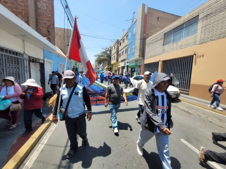 Con movilización, pescadores artesanales rechazan medidas impuestas por el Ministerio de la Producción