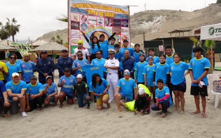 “Ruta de Grau” consagra a nadadores de diversas categorías en playa Catarindo