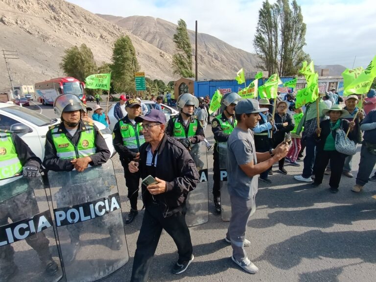 Paro de 72 horas en Islay: primer día con bloqueo de vías